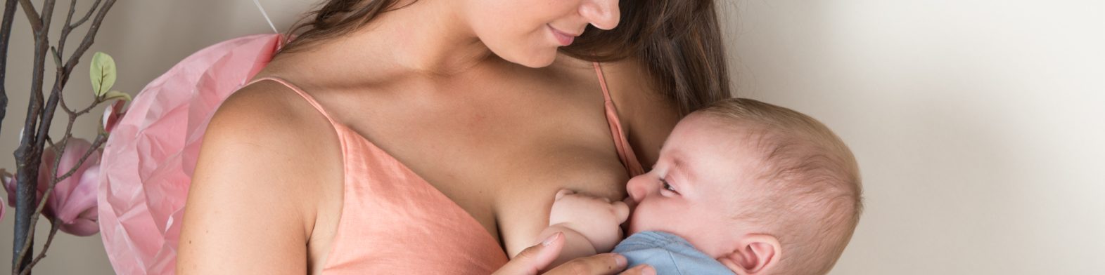 Calmosine allaitement : une enquête auprès de 60 mères allaitantes souligne son intérêt cover