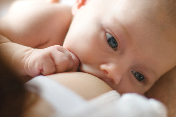 Cracks from breastfeeding, painful nipples : all you need to know to get relief image