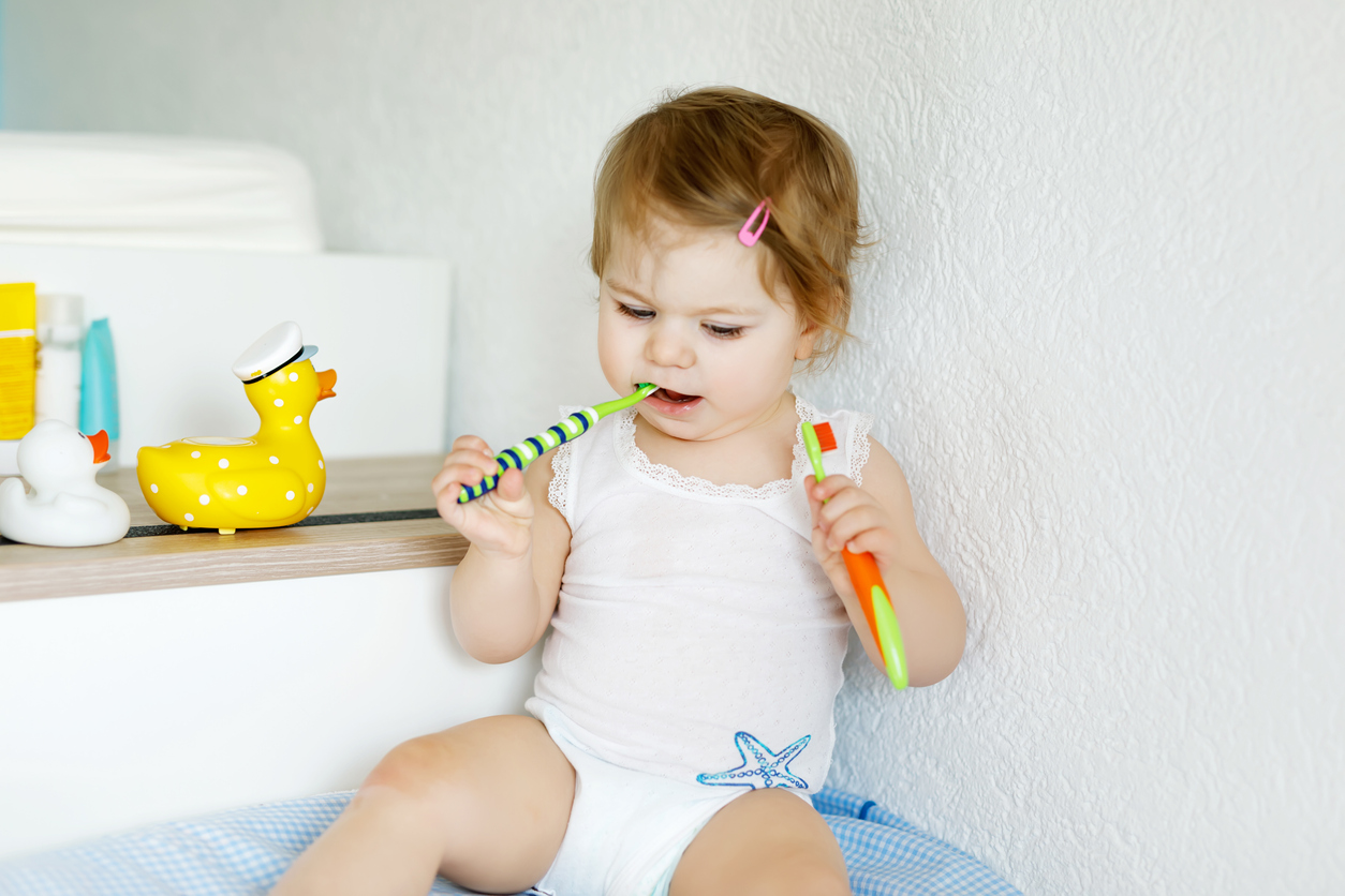 À partir de quand mon bébé a-t-il besoin d'une brosse à dents ?