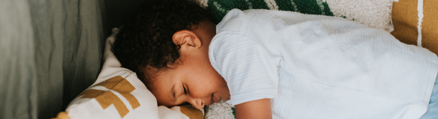 Le sommeil des enfants de 1 à 3 ans : questions de parents cover