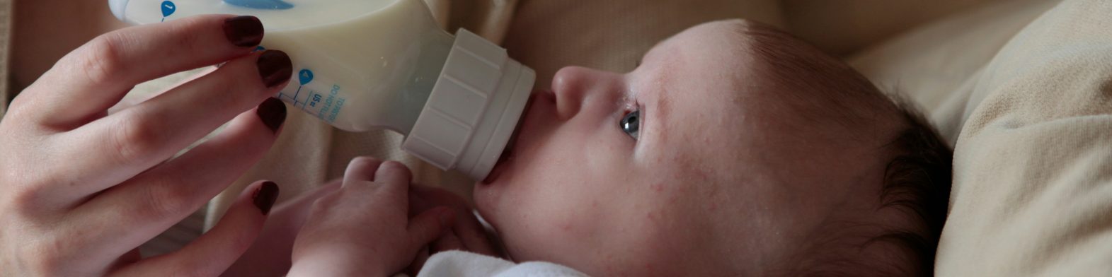 Lait froid pour la digestion de votre bébé : que faut-il savoir ? cover